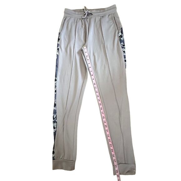 Kay Unger ~ lavender joggers ~ floral print insert on side panel ~ size Small - Picture 10 of 15